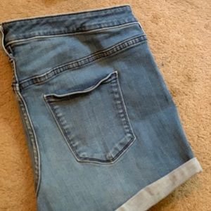Universal Thread Shorts